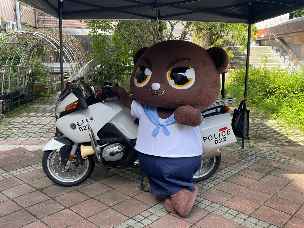 熊平安化身一日警察