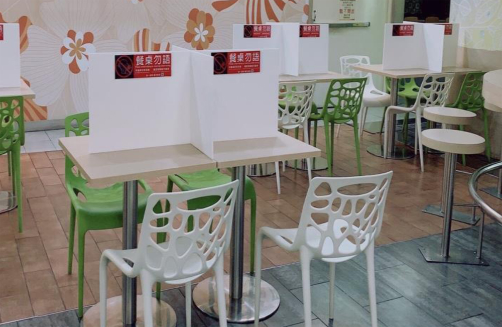 公共使用餐桌加設隔板