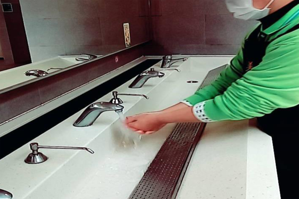 公廁洗手台全面更換感應式水龍頭