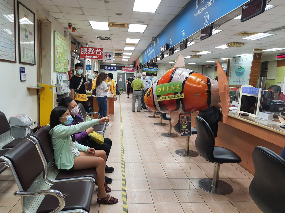 交安宣導出新招，空中飛魚