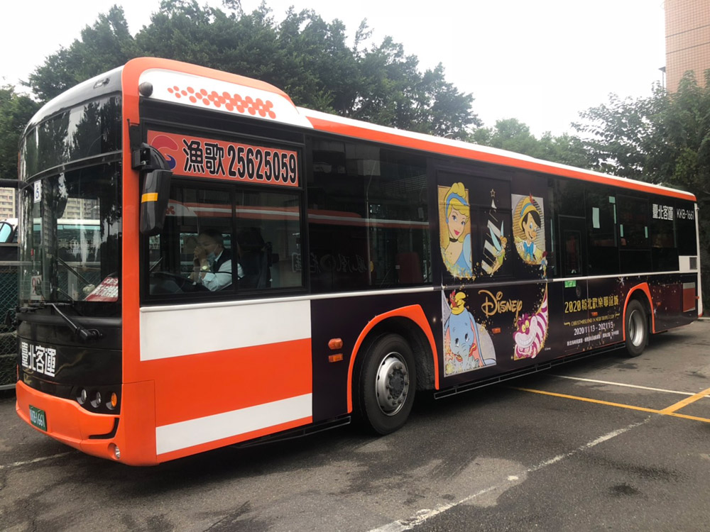 迪士尼彩裝公車外觀