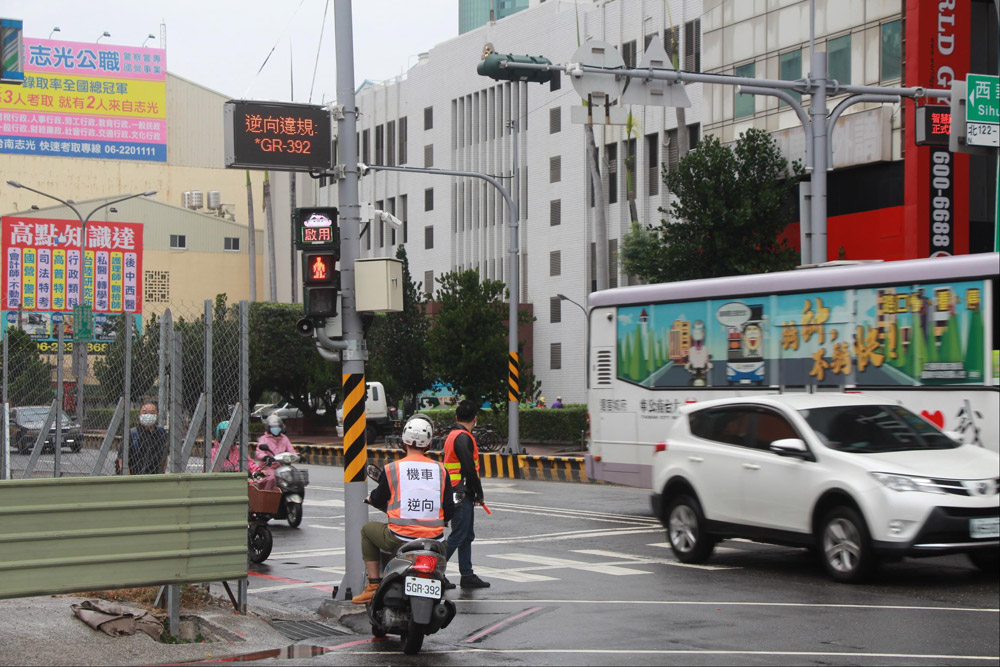 機車逆向違規告警