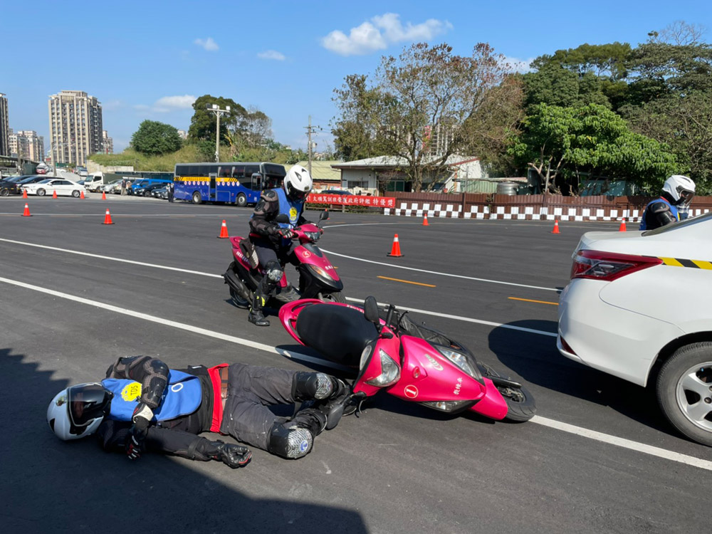 研究報告也顯示,經過機車駕訓較未受機車駕訓者,違規風險可減少32%,肇事風險亦減少20%