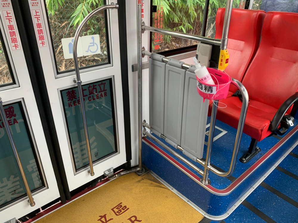 新北公車車內並全面備妥消毒酒精供乘客消毒雙手
