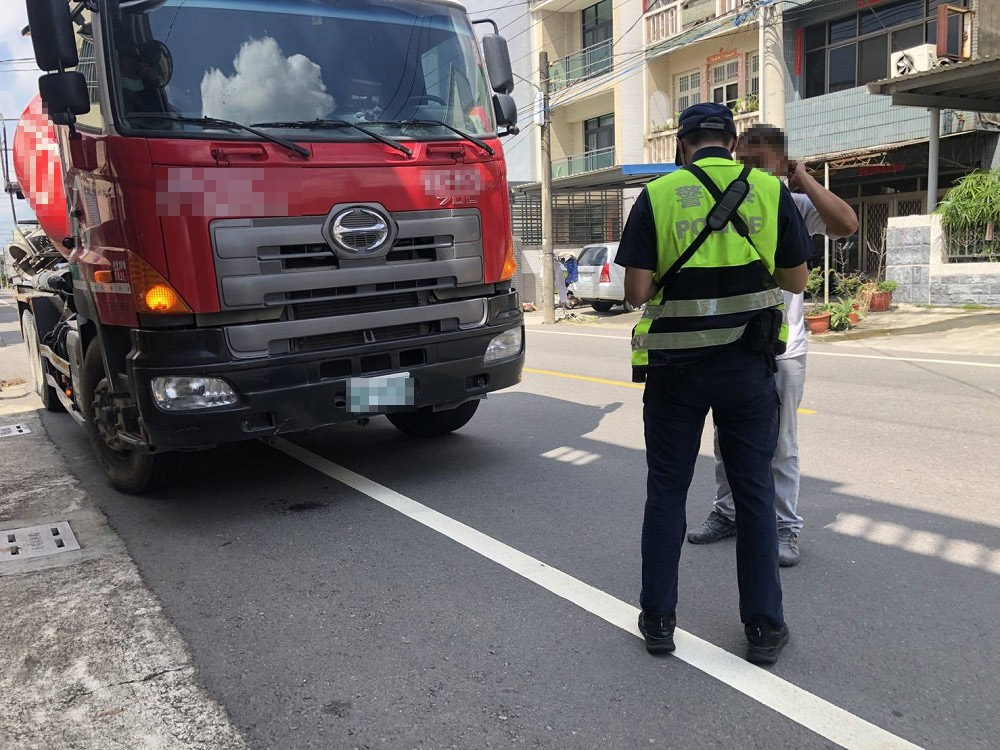 防制大型車事故有一套 湖內警宣導取締齊並進