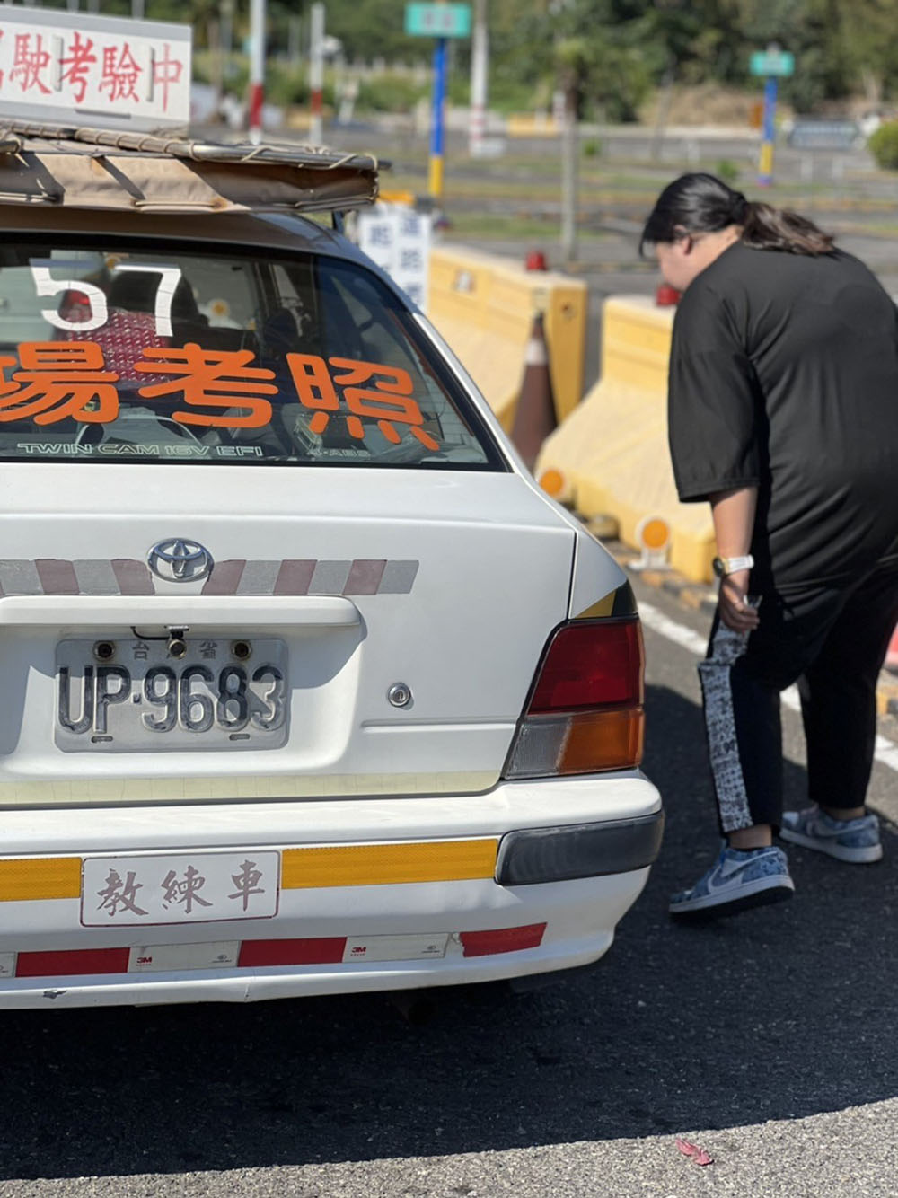 道路駕駛考驗+考生於上路前先確認車輛狀態