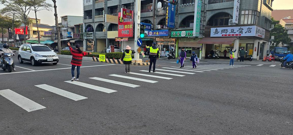 開學囉!嘉警全面出動，強化護童勤務作為